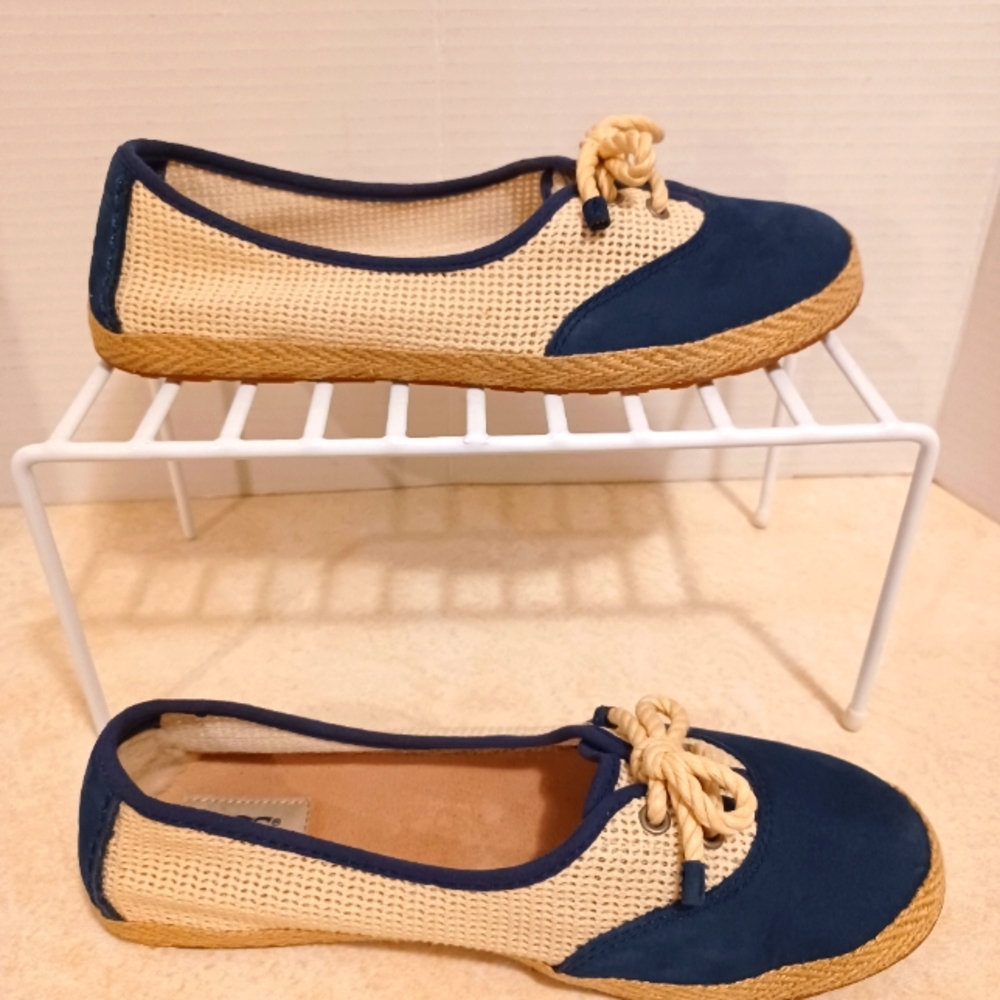 Ugg Australia Ivory & Navy Slip-On Shoes Size 8 USA